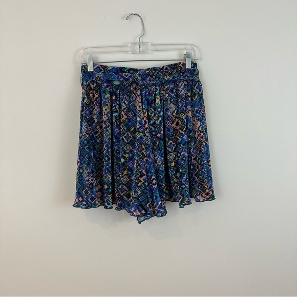 Vici | Colorful Patterned Tie Waisted Pleated Shorts Size Medium NWT - Picture 5 of 8